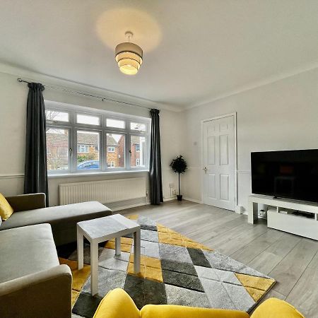Stylish 3 Bed Chigwell Home With Free Parking Luaran gambar