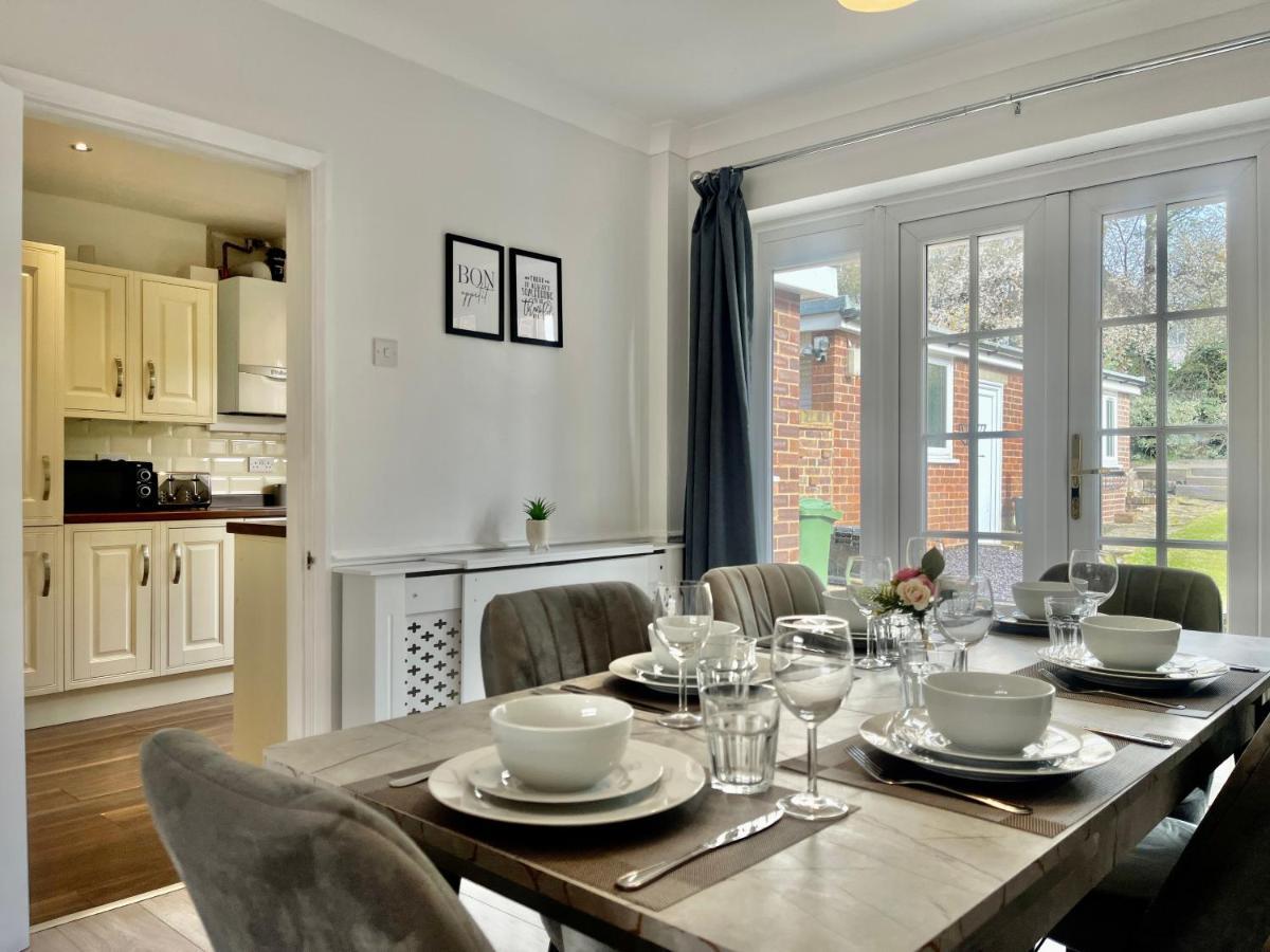 Stylish 3 Bed Chigwell Home With Free Parking Luaran gambar