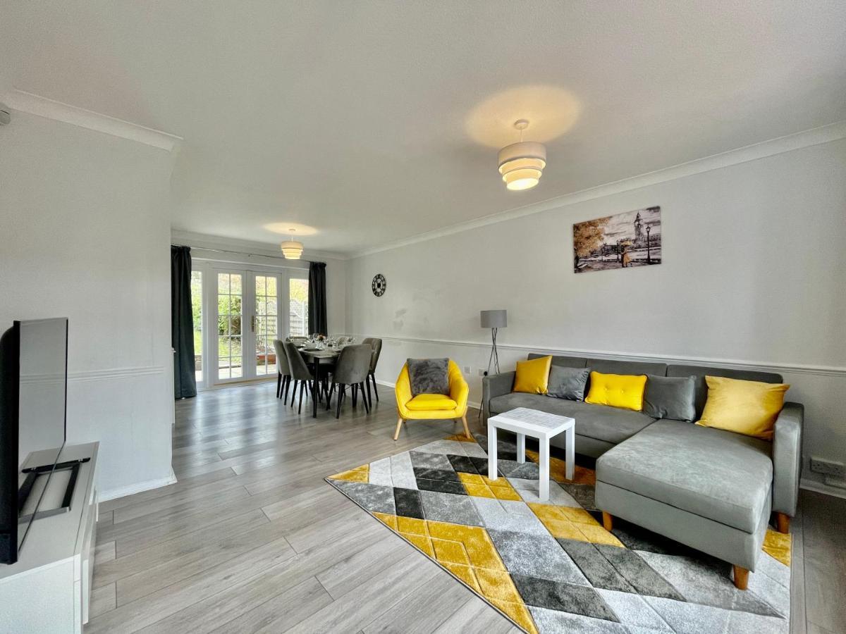 Stylish 3 Bed Chigwell Home With Free Parking Luaran gambar