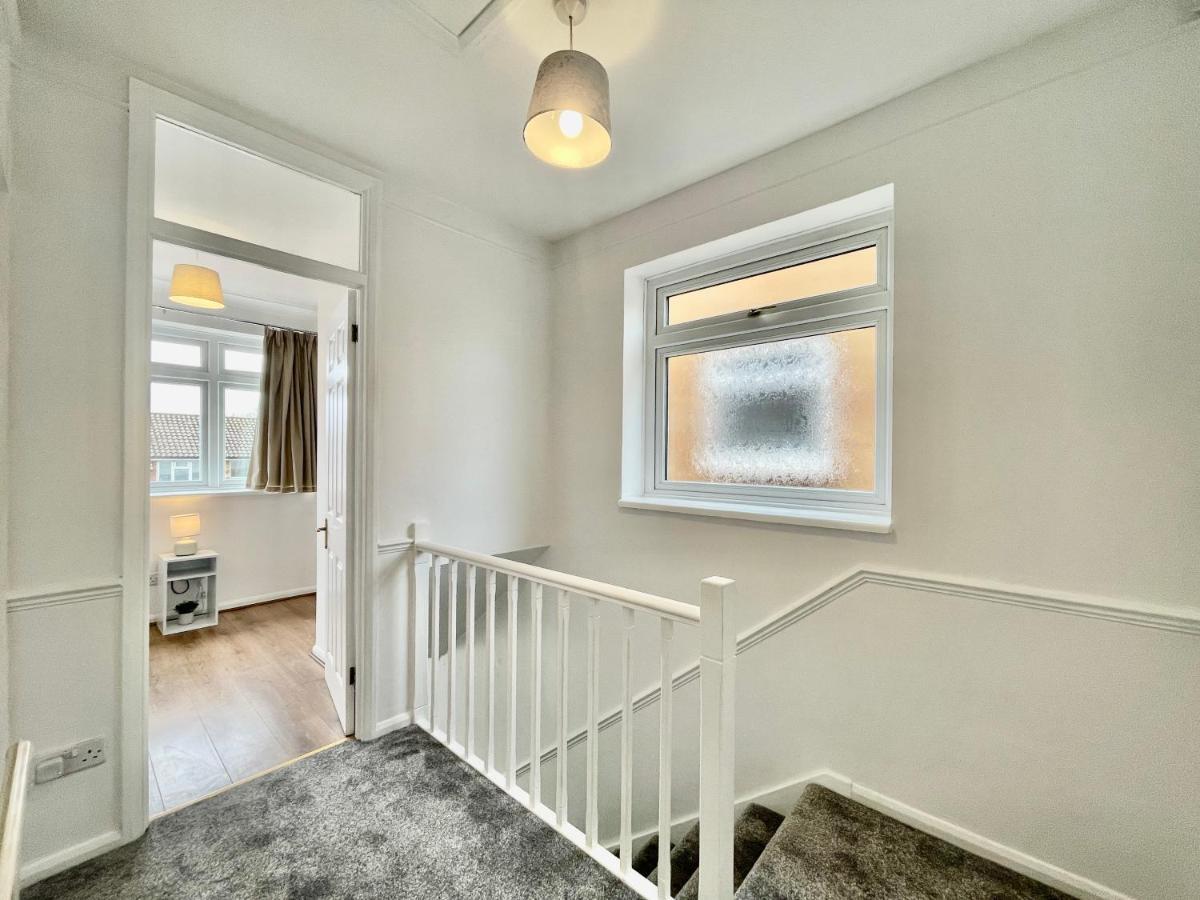 Stylish 3 Bed Chigwell Home With Free Parking Luaran gambar