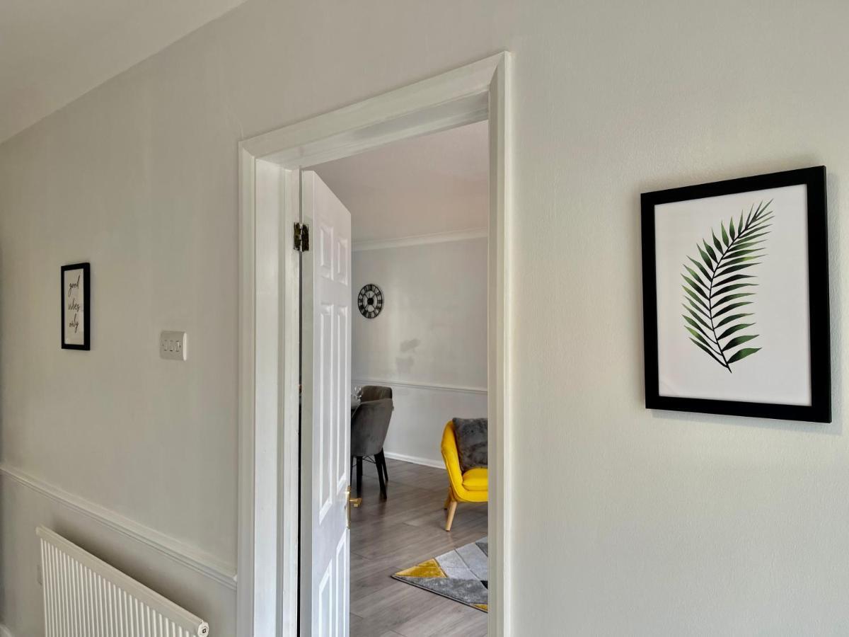 Stylish 3 Bed Chigwell Home With Free Parking Luaran gambar